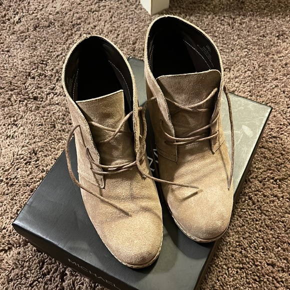 EUC Size 7 Women’s by Michael Shannon Rebeka Taupe Lace Up Wedge Bootie - Picture 5 of 15